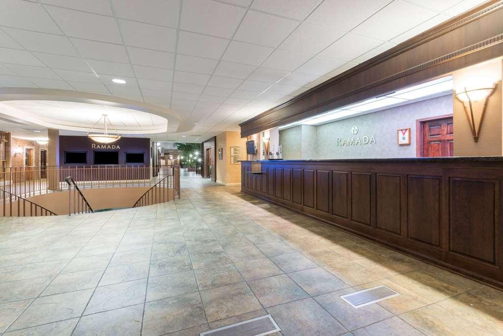 Ramada By Wyndham Topeka Downtown Hotel & Convention Center Interior foto